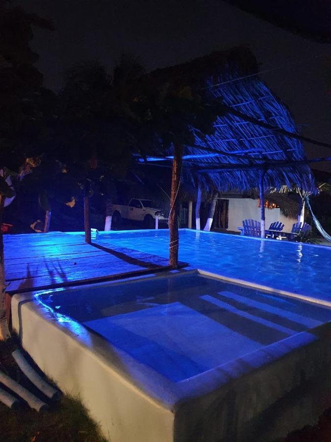 Mi Casa En La Playa Bed and Breakfast Escuintla Exteriör bild